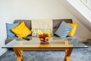 Lyxhus - privat badrum - utsikt mot innergården | Lounge