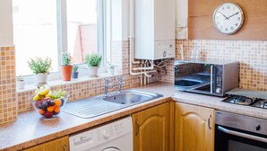 Luxury House, Private Bathroom, Courtyard View | Private kitchen - The Melin Griffin House (Cardiff)