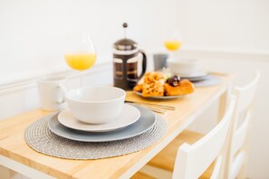 Dining - The Melin Griffin House (Cardiff)