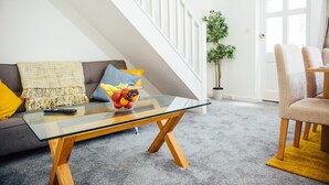 Luxury House, Private Bathroom, Courtyard View | Lounge - The Melin Griffin House (Cardiff)
