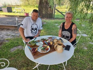 Outdoor dining - La Halte de Chambord (Mur-de-Sologne)
