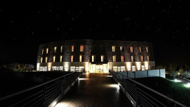 Front of property - evening/night - Grand Hotel garden (Barile)