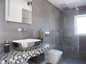 Toallas y papel de baño 