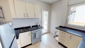 Køleskab, mikrobølgeovn, ovn, opvaskemaskine