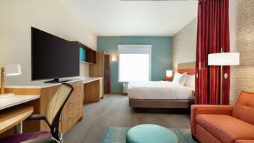 Escrivaninha, espaço de trabalho para notebook, cortinas blackout