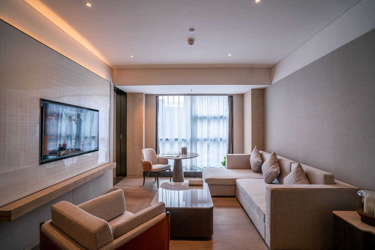 Minibar, in-room safe, desk, laptop workspace