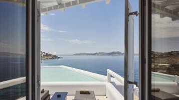 Amazon Sea View Suite with Infinity Private Pool | 1 slaapkamer, luxe beddengoed, een minibar, een kluis op de kamer