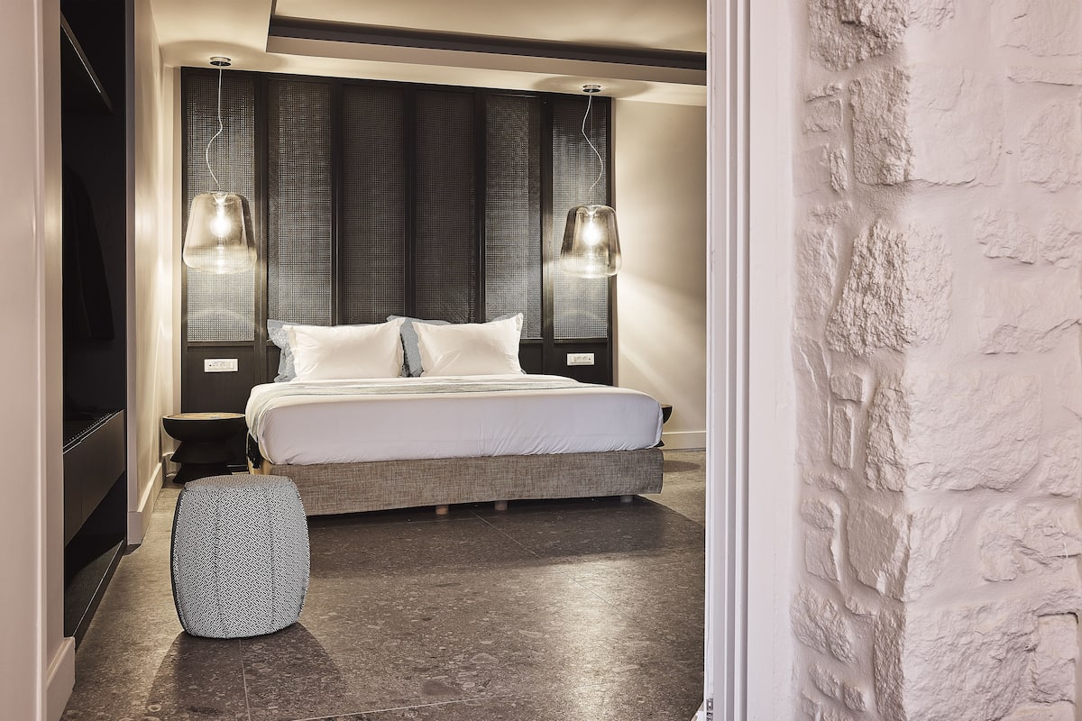 Deluxe Family Suite with Private Pool | 高級寢具、迷你吧、客房內保險箱、隔音