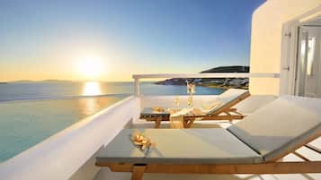 Amazon Sea View Suite with Infinity Private Heated Pool | Vista desde la habitación