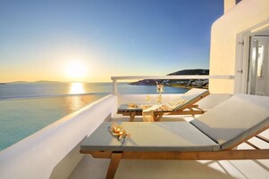 Amazon Sea View Suite with Infinity Private Heated Pool | Vista do quarto