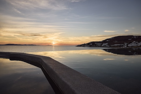 Vista dalla struttura. Amazon Mykonos Resort & Spa