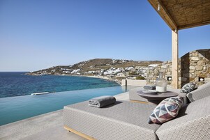 Eros Suite with Infinity Private Heated Pool | Vista para a água