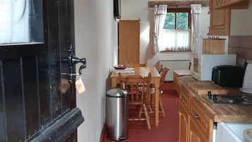 Cottage | Bếp riêng | Tủ lạnh, lò vi sóng, bếp nấu, ấm điện