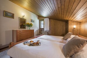 2 soverom, skrivebord, wi-fi (inkludert) og sengetøy