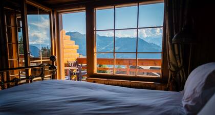 Chalet Sabrina - Beautiful Top Floor Duplex Apartment by main Medran lift station