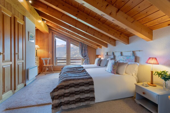5 bedrooms, free WiFi, bed sheets