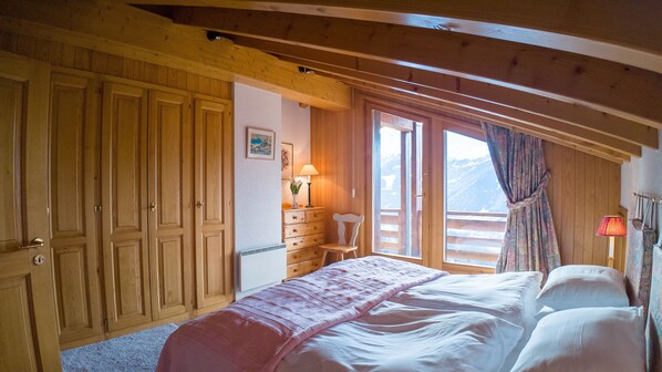 5 bedrooms, free WiFi, bed sheets