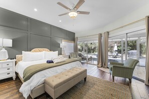 4 slaapkamers, een strijkplank/strijkijzer, reisbedje, gratis wifi