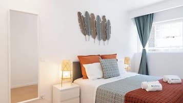 4 bedrooms, iron/ironing board, WiFi, bed sheets