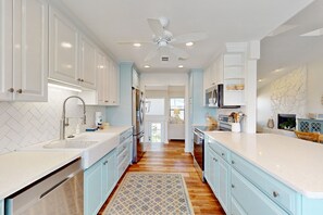 冰箱、微波炉、烤箱、炉灶