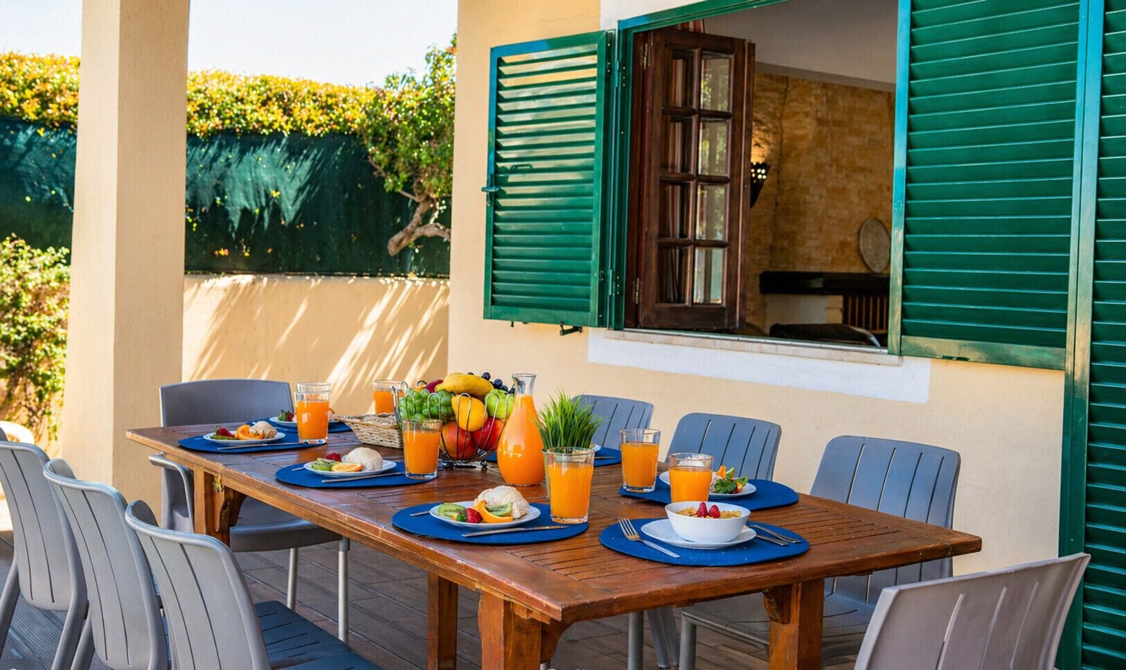 Outdoor dining
