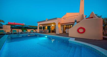 Villa with BBQ and heatable pool in Albufeira
