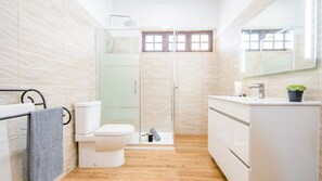 Bathtub, hair dryer, towels