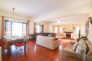 Télévision, table de tennis de table