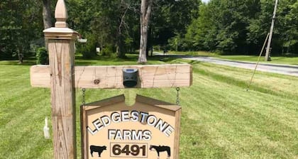 Ledgestone Farms-Rustic Western Getaway