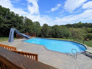 Outdoor pool - Ashleyrose_on_the_river (Luray)