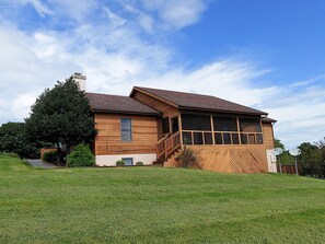 Exterior - Ashleyrose_on_the_river (Luray)