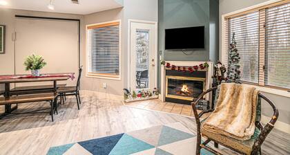 Spacious condo in the heart of Crystal Mountain with fireplace, walking distance