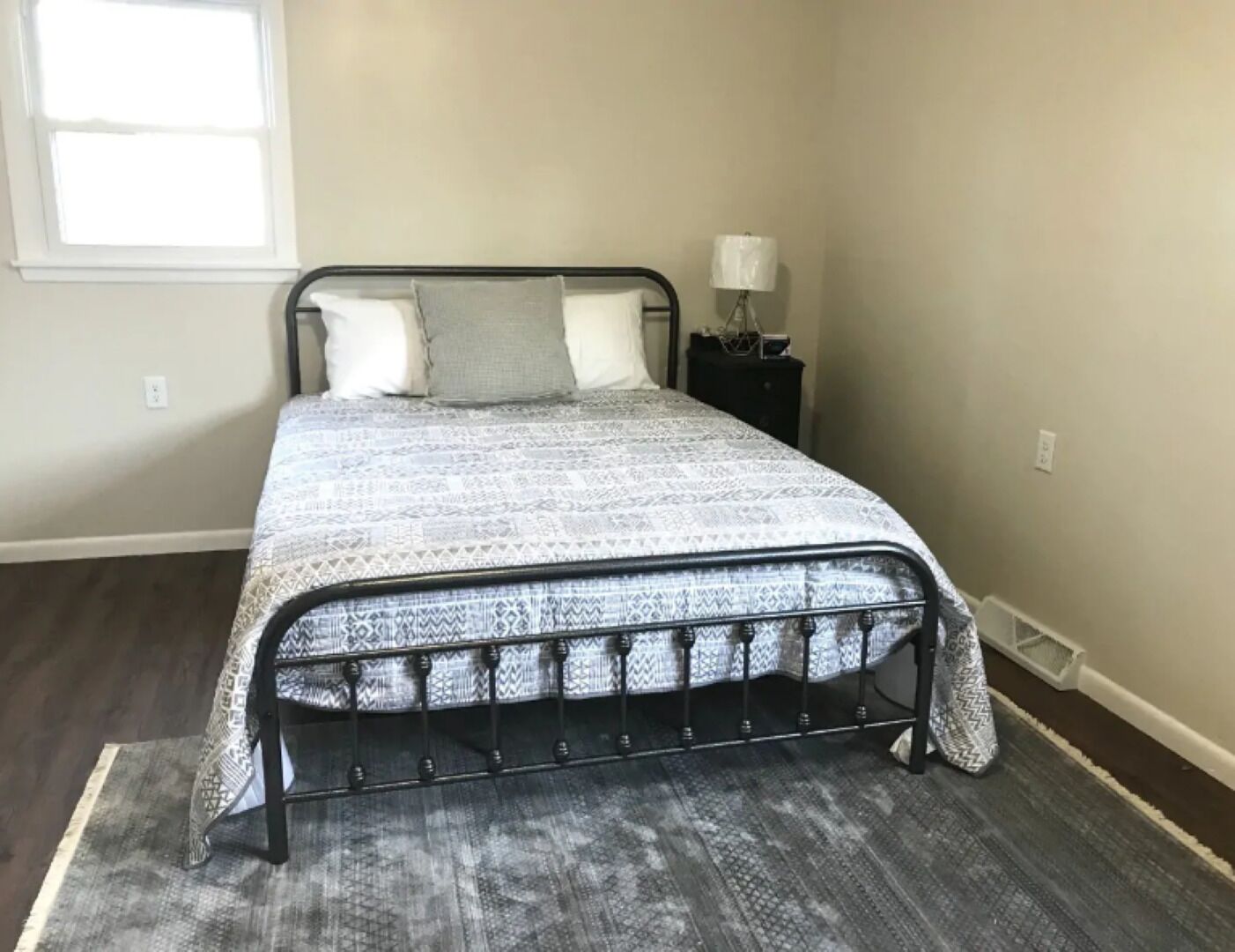 Route 5 * Comfortable * WIFI * Hot Tub