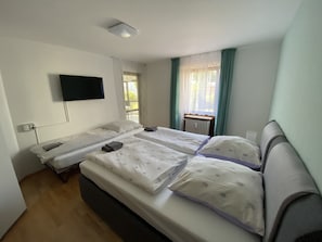 2 chambres, fer et planche à repasser, Wi-Fi gratuit, draps fournis