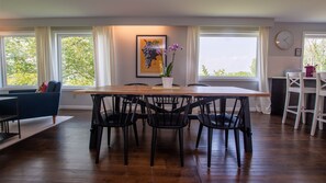Dining - Cayuga Sunshine: Luxury on Cayuga Lake.  Close to Aurora! (Aurora)