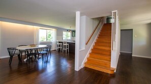 Dining - Cayuga Sunshine: Luxury on Cayuga Lake.  Close to Aurora! (Aurora)