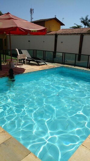 Outdoor pool - Pousada Alelo (Guarujá)