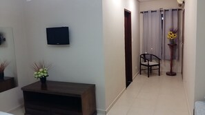 Standard Quadruple Room | Bed sheets - Pousada Alelo (Guarujá)