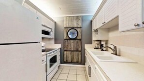 Private kitchen - B1 1bed/porch (Sanibel)