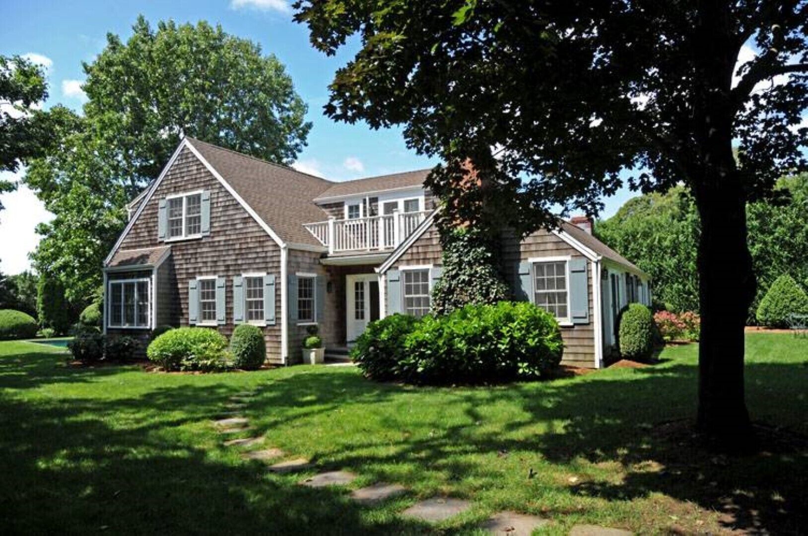 Perfect Location - Walk or Bike to Beach Lane Beach to the Wainscott Beach