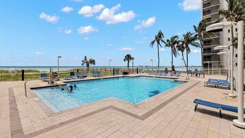 Condo (3 Bedrooms) | Property amenity