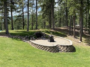 Property grounds - Diamond Jewel - Pool table, Fire Pit (Deadwood)