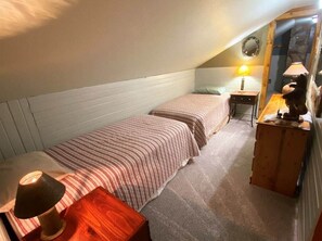 5 bedrooms, free WiFi, bed sheets
