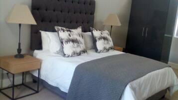 Luxury Apartment | 2 bedrooms, blackout curtains, iron/ironing board, free WiFi