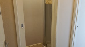 Apartemen | Kamar mandi | Shower