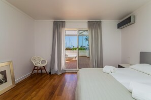 2 bedrooms, iron/ironing board, WiFi (free), bed sheets