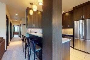 Unclassified image, 4 of 31, button