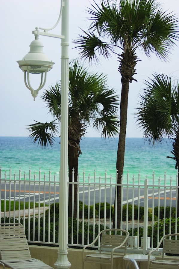 Property grounds - Two Bedroom Luxury Condo, Majestic Sun Destin, FL (2023369) (Destin)
