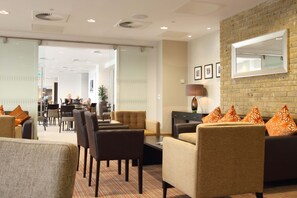 Interior - Modern Apartment located in East London | Free Wi-Fi and 24 hour business centre (Westfield Stratford City)