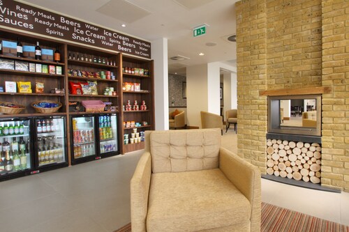 Modern Apartment located in East London | Free Wi-Fi and 24 hour business centre